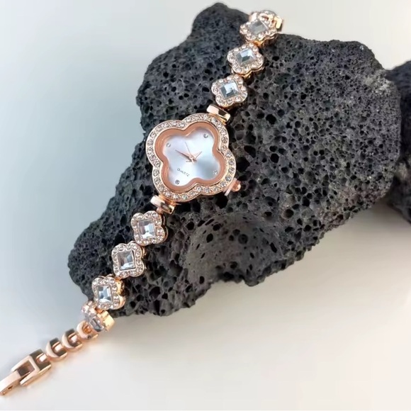 Alhambra White Clover Luxury Crystal Bracelet Watch main image 4